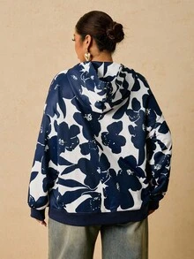 SHEIN VCAY sweat-shirt à capuche imprimé silhouette florale bleu et blanc grande taille pour femmes, pull ample à manches longues pour l'automne/l'hiver
