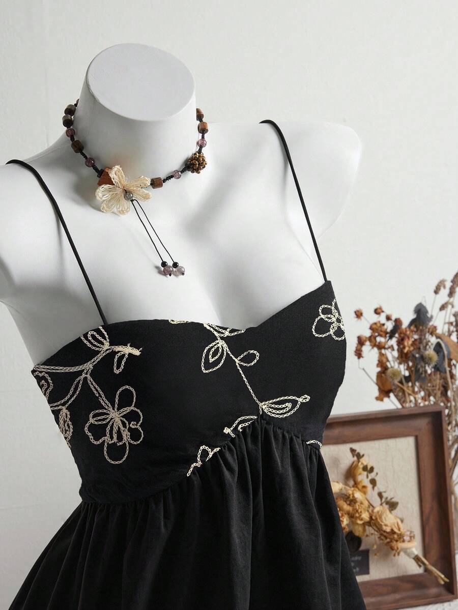 Elamini Women's Summer Casual Plant Embroidery Sleeveless Top - Black - View 1