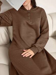 Lacomfia 女士休闲通勤简约纯色纹理面料半扣连帽长款运动衫连衣裙 - 棕色 - 查看 8