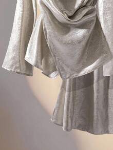 Modelyn 女士秋冬不对称打结上衣和垂坠下摆中长裙两件套，闪亮银色 - 杏色 - 查看 5