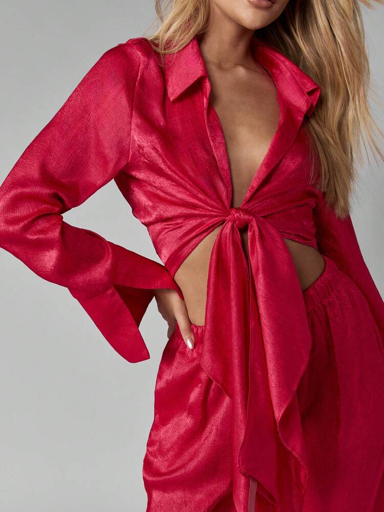 MISSGUIDED サテン素材のコーディネートセット ベルスリーブ ワイドレッグパンツ フロントタイクロップトップ イブニングパーティー リゾートウェア 秋冬コレクション