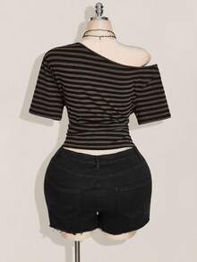 SHEIN ICON Áo thun dệt kim tay ngắn cổ vuông kẻ sọc đen xám cỡ lớn, áo crop vai kẻ sọc thường ngày, trở lại trường, Y2K, trang phục hàng ngày, thích hợp cho mùa hè - Nhiều màu - Xem 2