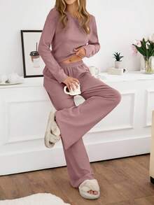 SHEIN Cottnline مجموعة بيت مريحة من قطعتين للنساء، ملابس علوية بأكمام طويلة وياقة دائرية وبنطلون من الحياكة المضلعة - وردي صدئ - مشاهدة 3