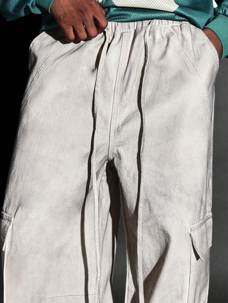 Spodnie jeansowe cargo z szerokimi nogawkami i kieszeniami użytkowymi