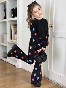 SHEIN Bộ 2 món đồ dễ thương thường ngày nhiều màu sắc họa tiết hoa/hoa, áo nỉ tay raglan in hình trái tim và quần ống loe, tuyệt vời cho trang phục thường ngày & mặc hàng ngày & đi học vào mùa thu & đông, thời trang ngọt ngào & dễ thương & thoải mái & đa năng, đi học, ở nhà, kỳ nghỉ gia đình, cho Giáng sinh, Halloween, bé gái Y2K. - màu đen - Xem 1