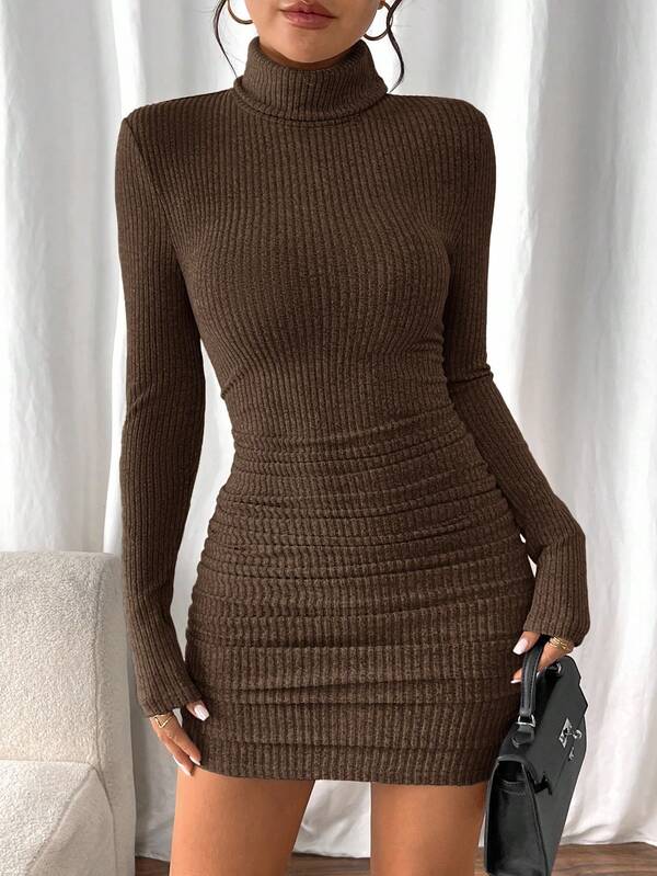 SHEIN Frenchy Vestido mini ajustado de unicolor con cuello alto, manga larga y fruncido acanalado para mujer