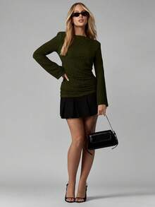MISSGUIDED Top de manga larga con textura y fruncido lateral, de tela acanalada elegante, cuello redondo, para uso profesional de oficina, ideal para capas en invierno y otoño, prenda básica esencial - Verde Oscuro - Ver 4