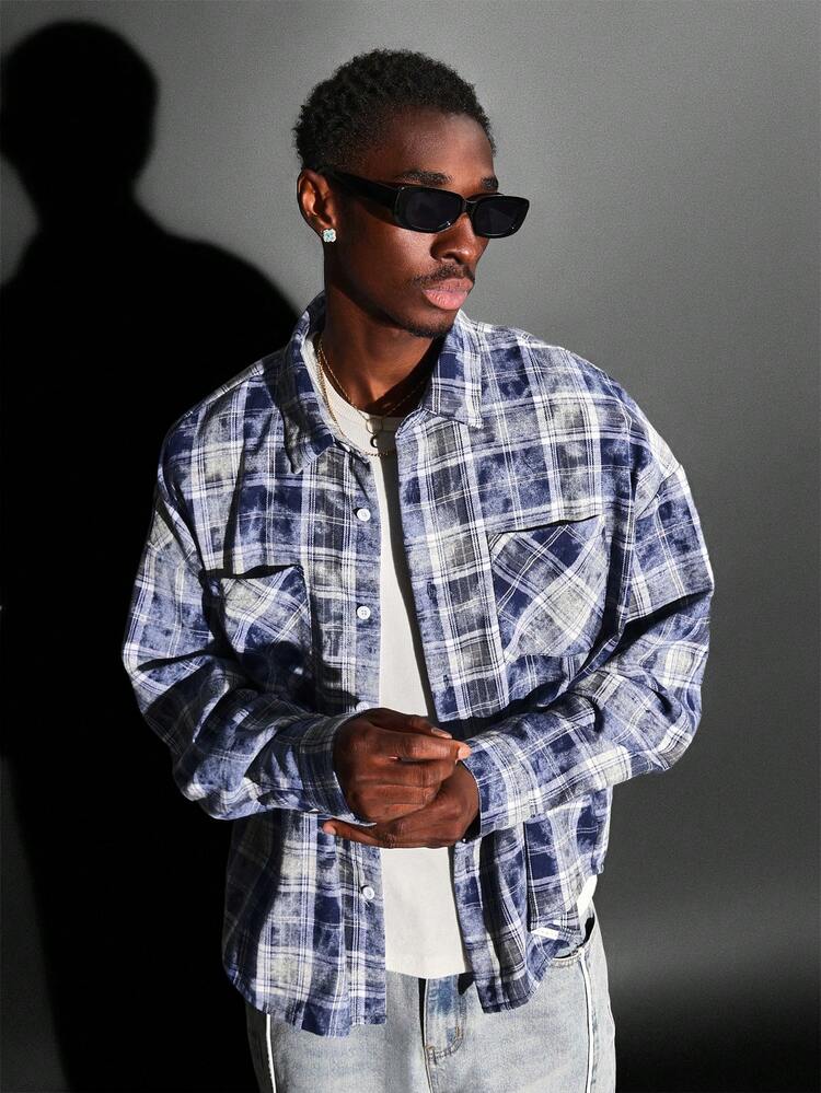 가슴 포켓이 있는 빈티지 플레드 플란넬 버튼 다운 셔츠