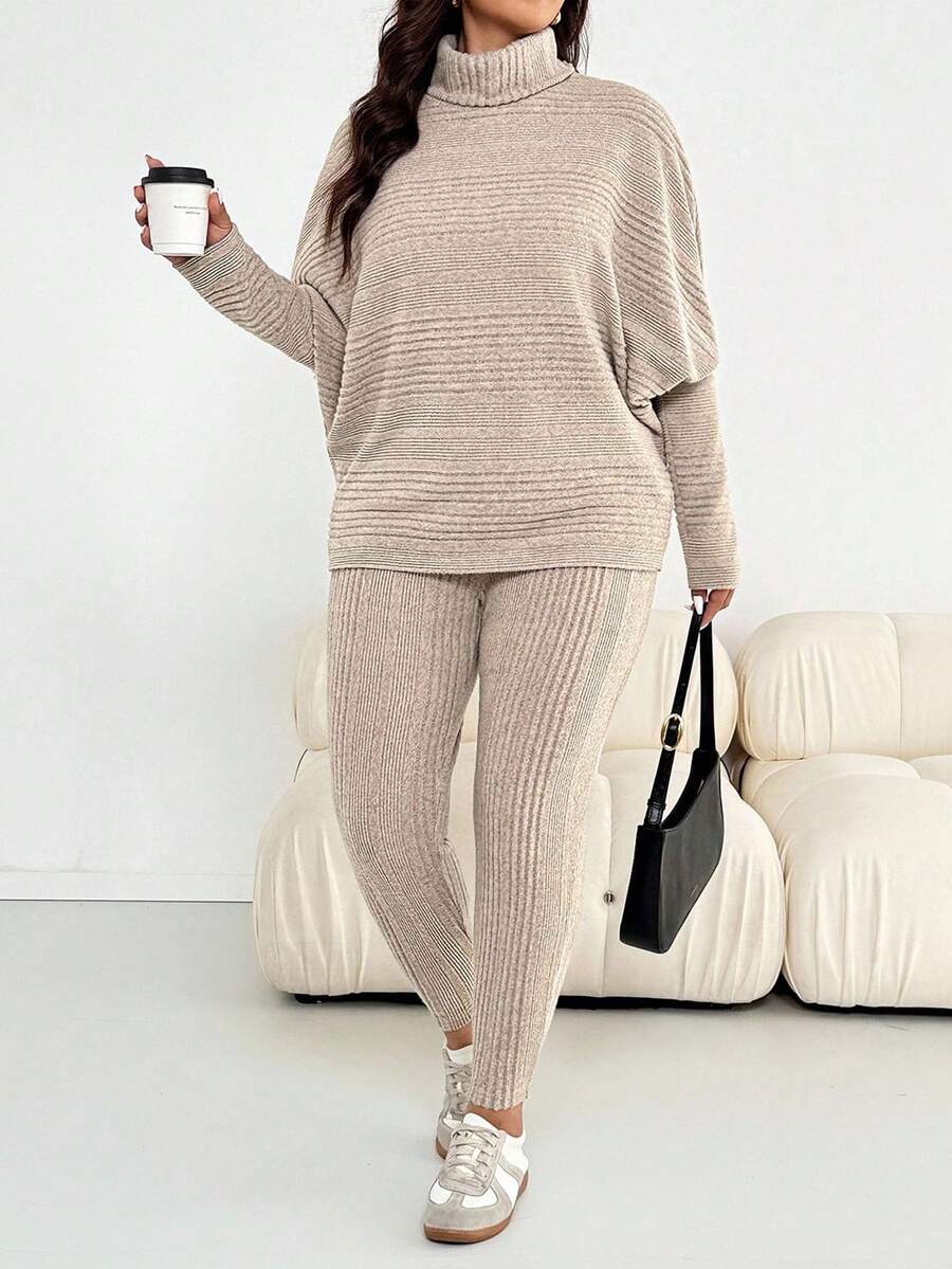 SHEIN Essnce Completo da donna taglia comoda, composto da top a maniche lunghe con collo alto in morbido pile e leggings, adatto per l'autunno e l'inverno, casual e confortevole, ideale per l'aeroporto e l'abbigliamento invernale femminile, set di pantaloni, outfit autunnali, colore cachi - Cachi - Visualizzare 1