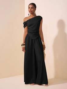 Zivah 2025 春夏新品音乐节、复活节、圣帕特里克节、西部风、游牧风、生日派对、毕业典礼、学院风、学生风、日常休闲、基本百搭、休闲、度假、邮轮旅行、海滩、日光浴、病毒式传播、街头服饰、婚礼宾客波西米亚风、通勤、早午餐、机场服装 - 杏色不对称肩部褶皱弧形下摆短款上衣和阔腿裤纹理面料两件套 - 黑色 - 查看 4