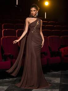 Glamrae 优雅的棕色高弹力网眼不对称肩部长裙，飘逸的袖子，正面褶饰，金属 3D 花卉装饰，垂坠侧板，鱼尾下摆，适合约会、单身派对、婚礼、正式场合、正式晚礼服 - 鏽棕色 - 查看 5