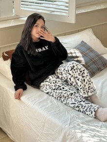 DAZY 2pcs Tween Girl Tween Girls Fleece Crew Neck Letter Embroidered Sweatshirt And Pants Homewear Set, Autumn/Winter - Black - View 5