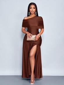 SOLERSUN 春夏女装性感派对休闲度假棕色亮面面料单肩聚拢露肩领前开衩褶边针织长裙 - 咖啡棕 - 查看 7