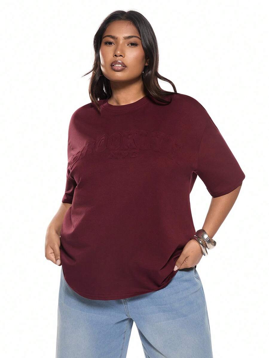 Solavibe Camiseta de manga corta holgada con estampado en relieve de letras, talla grande, color rojo vino, para mujer en verano