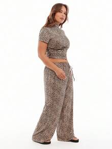 Solavibe Set de pantalones y camiseta estampados de leopardo plisados de talla grande y ajuste retro - Marrón - Ver 5