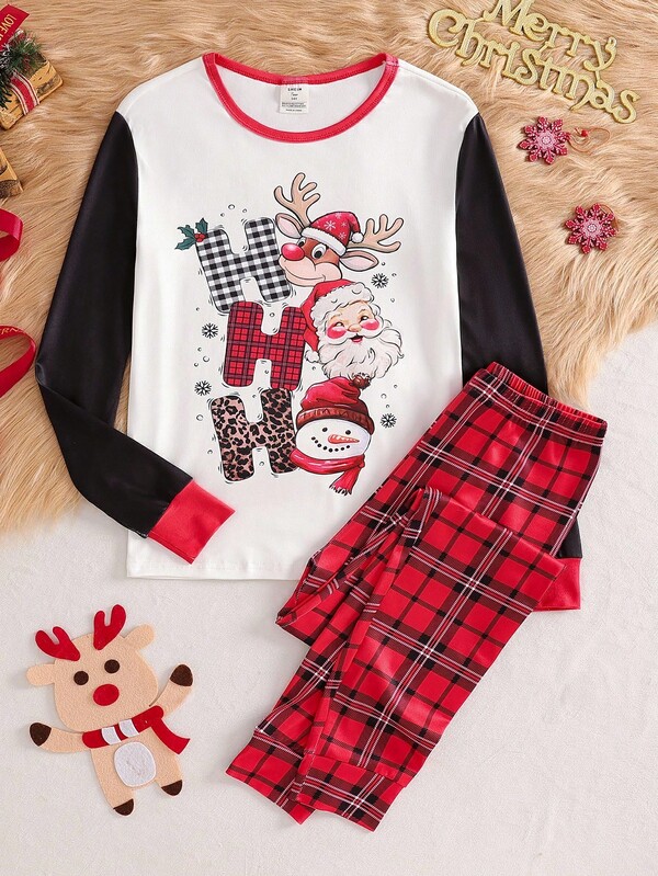Conjunto de top de manga larga de cuello redondo y pantalones ajustados a juego con estampados de Papá Noel, ciervos, muñeco de nieve y elementos en inglés en colores contrastantes rojo, negro y blanco, y un sencillo patrón a cuadros para adolescentes varones. Ideal para celebrar las escenas navideñas en casa.