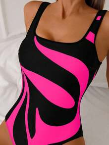 SHEIN Swim 女士连体黑白花卉印花露背时尚泳衣，优雅海滩度假装