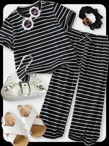 SHEIN Bộ đồ gồm áo thun kẻ sọc và quần ống loe thời trang cho bé gái, thích hợp cho mùa hè và các hoạt động ngoài trời. - Đen và trắng - Xem 1