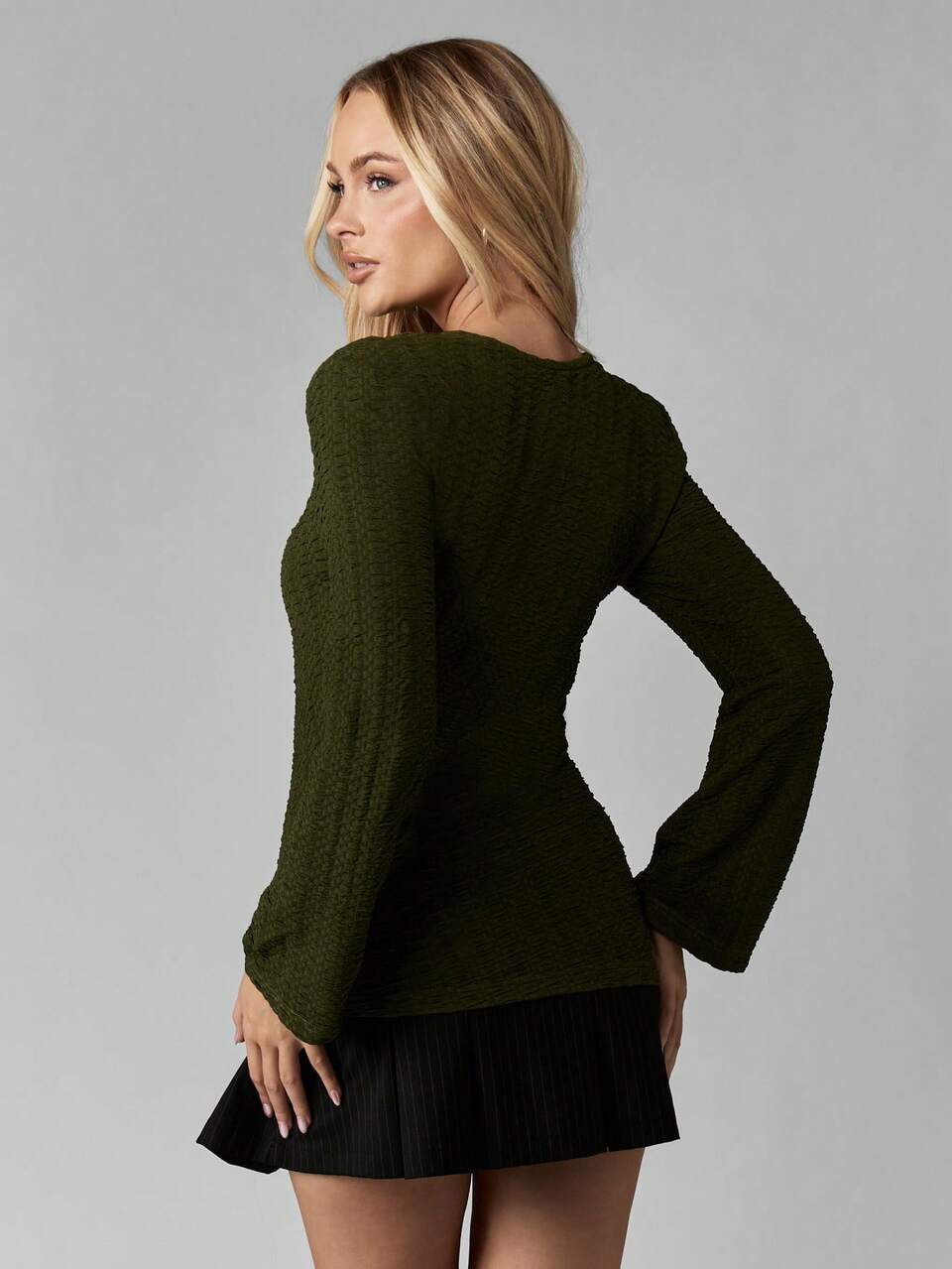 MISSGUIDED Textured Ruched Side Long Sleeve Top Elegant Ribbed Fabric Crew Neck Professional Office Wear Winter Fall Layering Basic Essential