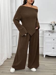 SHEIN Privé Plus Size Women 2-Piece Set: Comfortable Casual Daily Wear Open Shoulder Long Sleeve Brown T-Shirt And Elastic Waist Brown Pants