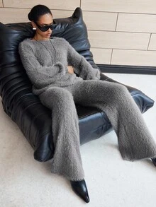 Lumivelle 灰色露肩宽松休闲貂皮羊绒套头衫搭配宽松裤 - 灰色 - 查看 6