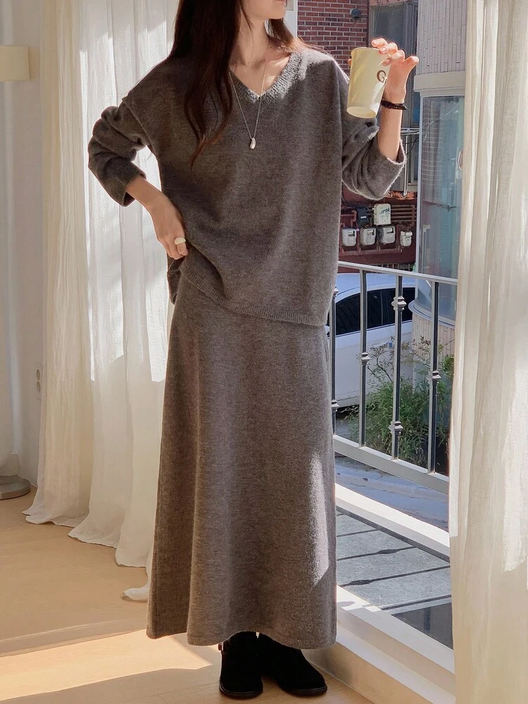 Women's V-Neck Solid Color Long Sleeve Sweater & Loose Fit Skirt 2-Piece Set, Casual Korean Style