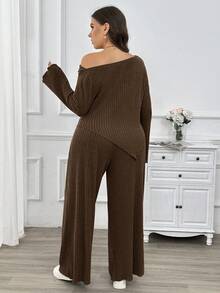 SHEIN Privé Plus Size Women 2-Piece Set: Comfortable Casual Daily Wear Open Shoulder Long Sleeve Brown T-Shirt And Elastic Waist Brown Pants