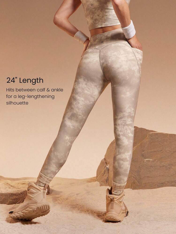 Leggings de tiro alto con bolsillos laterales de estilo tie-dye FeatherFit™ Summit Flow de 24" para actividades al aire libre, senderismo y uso diario