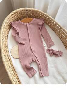 SHEIN 新生女嬰秋冬可愛舒適粉色足連身衣，帶按扣、頭帶和荷葉邊細節