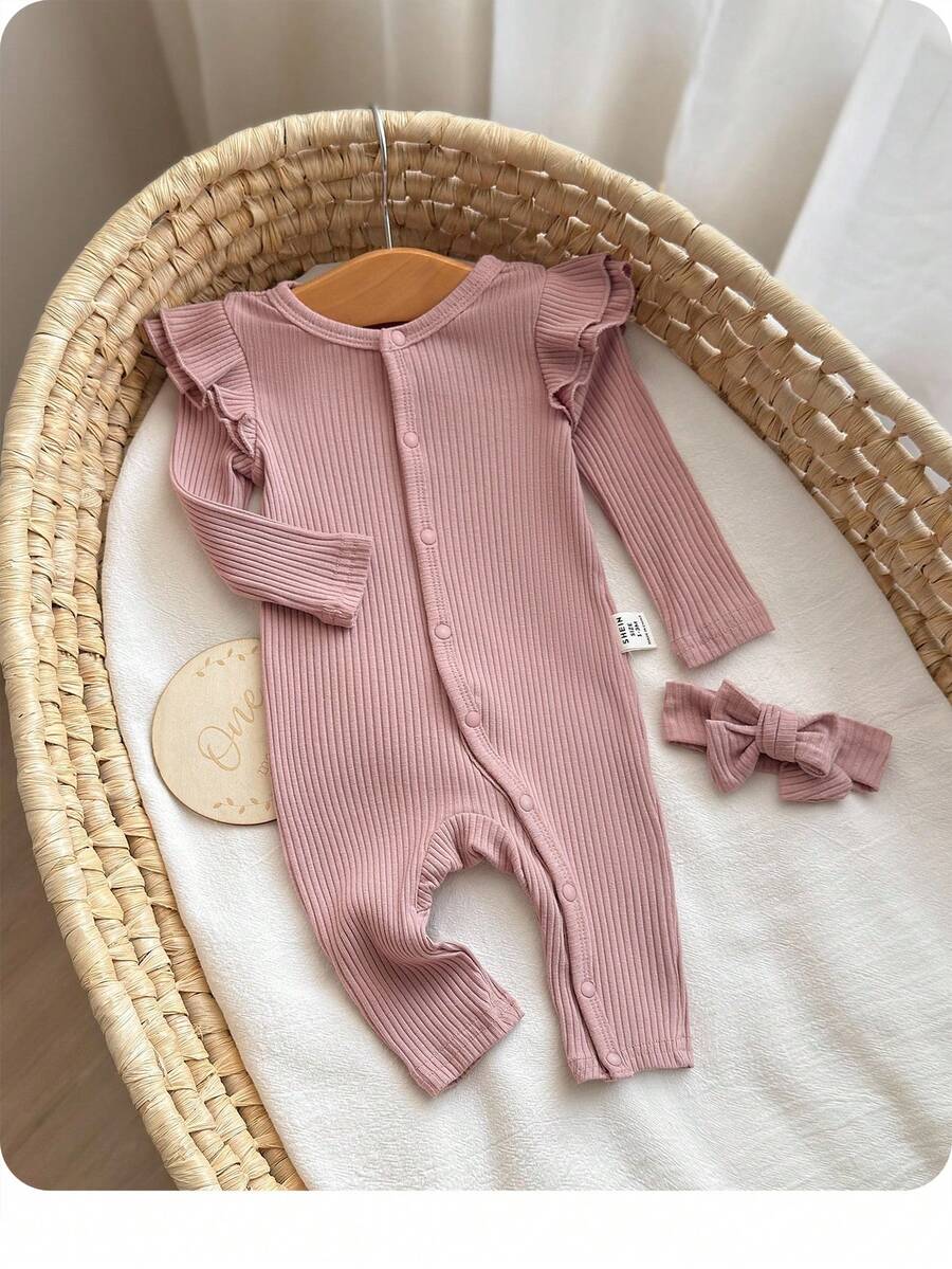 SHEIN 新生女嬰秋冬可愛舒適粉色足連身衣，帶按扣、頭帶和荷葉邊細節