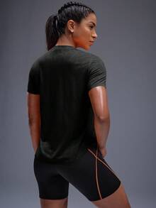 Powerista Camiseta deportiva para mujer con estampado geométrico y bajo curvo - Negro - Ver 2