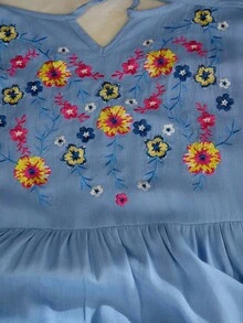 Rosumi Camisa con bordado floral y nudo delantero, para uso casual de vacaciones en tallas grandes - Azul - Ver 8