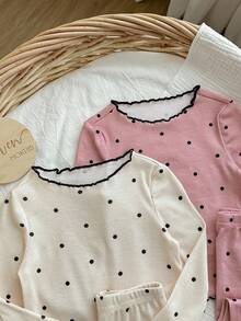 买3送1高性价比波点心形元素图案女宝宝4件套圆领T恤长裤柔软舒适睡衣套装居家适用秋冬适用。