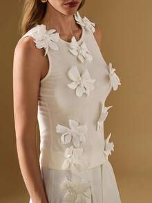 Briarwyn 女式纯色圆领无袖宽肩带花卉装饰修身时尚背心，3D 花朵上衣，花卉贴花上衣，老款女装，优雅女式背心 - 杏色 - 查看 1