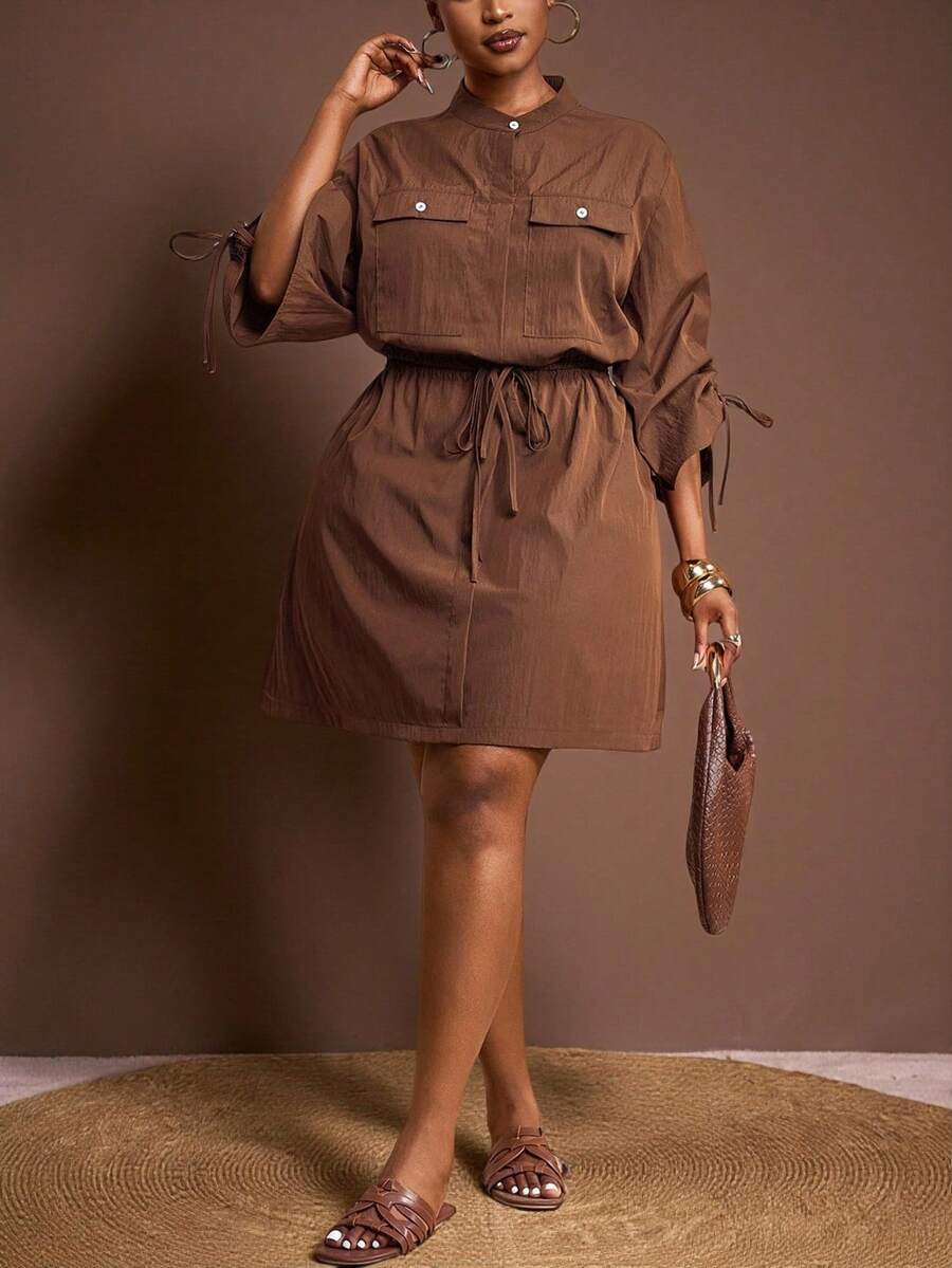 Veslaya Nouvelle robe chemise élégante pour le printemps/été, décontractée et polyvalente pour la navette, les vacances, les sorties et le quotidien. Col montant, manches raglan, taille avec cordon de serrage, poches, en tissu tissé. grande taille. Couleur marron - Tabac - Voir 1