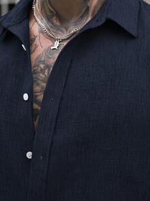 Manfinity Homme 男士纯色单排扣休闲亚麻长袖衬衫，藏蓝色纹理衬衫，秋季款 - 寶藍色 - 查看 3