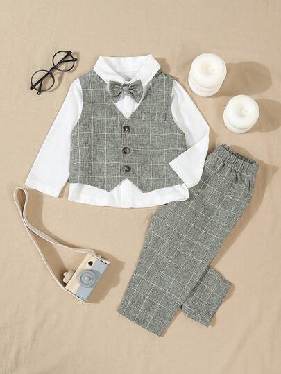 三件套男婴优雅绅士套装，包括格子单排扣马甲、松紧腰裤和蝴蝶结（不含衬衫），适合春秋季日常穿着、户外活动、上学、参加派对、出席活动和拍照等场合。男婴服装、男婴西装、男婴正装、男婴洗礼服、男婴正式场合绅士装，适合返校、秋冬季穿着。