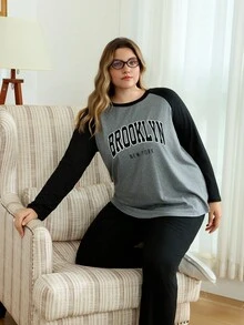 SHEIN طقم بيجامة مكون من ملابس علوية بأكمام راجلان مطبوع عليها شعار وبنطلون، بيجامات مقاسات كبيرة للنساء ذوات الأشكال المنحنية، ملابس مريحة للخريف والشتاء - متعدد الألوان - مشاهدة 7