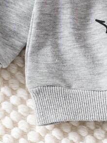 SHEIN 2 piezas Conjunto de top de manga larga con estampado de letras y pantalones acampanados con estampado de leopardo para niños pequeños, conjunto de sudadera lindo y cómodo para primavera/otoño