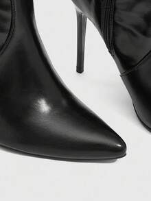 CUCCOO SZL 时尚黑色尖头漆皮踝靴，经典百搭，适合通勤、约会、派对、圣诞节等各种场合。 - 黑色 - 查看 9