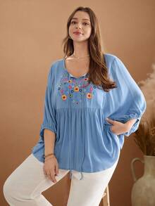 Rosumi Camisa con bordado floral y nudo delantero, para uso casual de vacaciones en tallas grandes - Azul - Ver 5