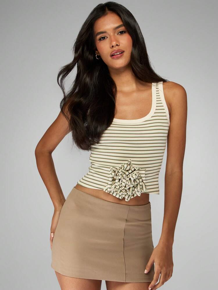 MISSGUIDED Top Cropped Elegante de Tricô Canelado com Decote Redondo, Sem Mangas, com Detalhe de Babado em Flor 3D, Perfeito para Verão, Festival, Férias, Praia