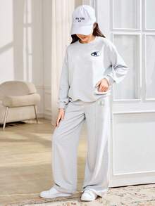 SHEIN 青少年女孩休闲校园街头时尚字母和数字图案圆领运动衫和褶皱阔腿直筒裤针织运动服套装，灰色返校装 - 灰色 - 查看 11