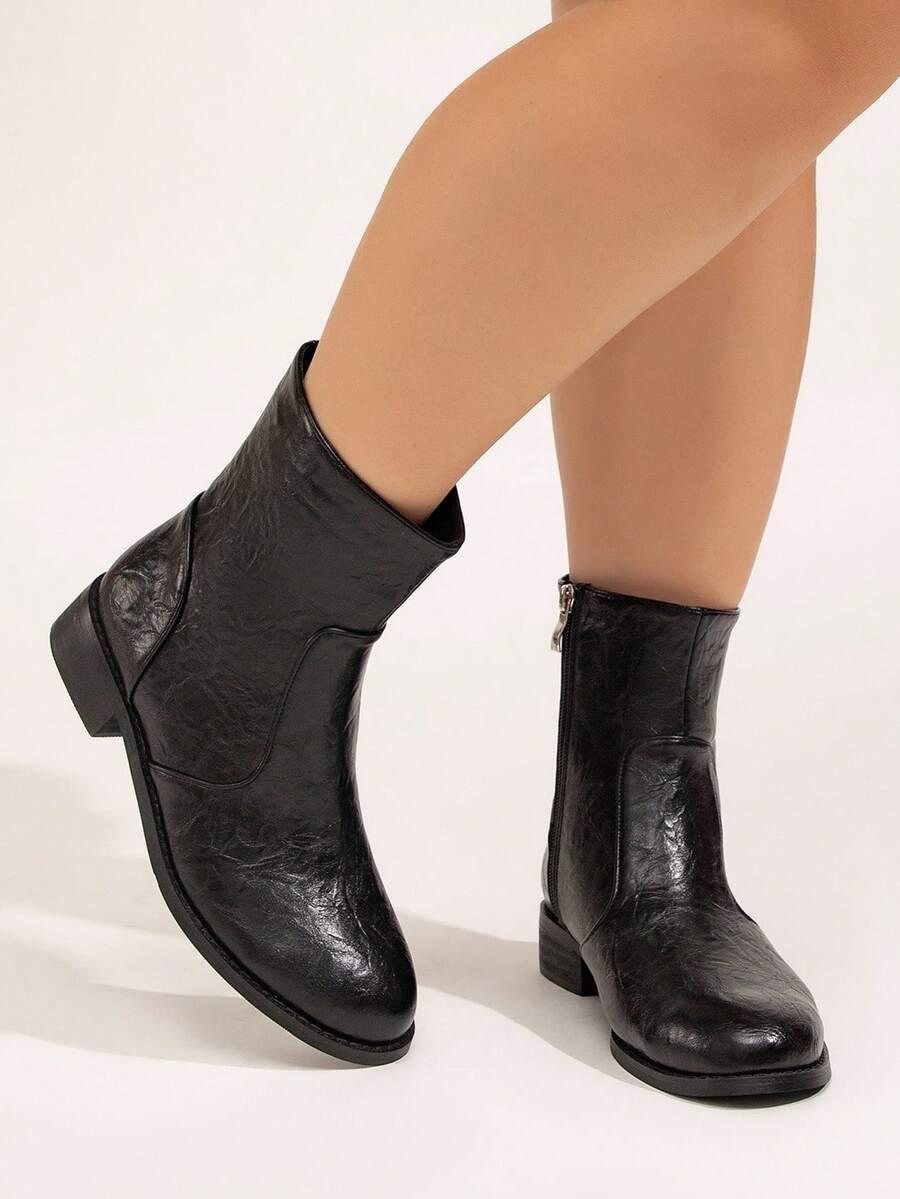 CUCCOO CURVES Women's Fashionable Black Comfortable Wide-Fit Round Toe Flat Ankle Boots - Black - View 1