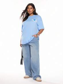 SHEIN EZwear 母亲节加大码字母与花朵图案圆领短袖 T 恤，休闲宽松加大码套头衫，适合春夏季海滩 - 淺藍色 - 查看 5