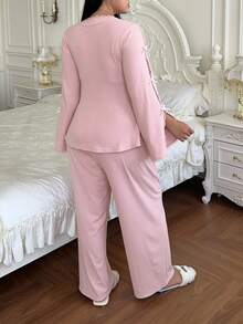 Dazy Plus 2件套加大码女士优雅蕾丝拼接喇叭袖上衣和裤子睡衣套装秋冬服装 - 粉色 - 查看 2