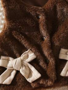 Elladie kids 女孩优雅高领泡泡袖收腰纯色纹理连衣裙和短款圆领毛绒蝴蝶结装饰背心套装，秋冬 - 卡其色 - 查看 4