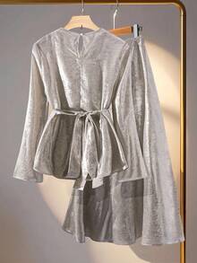 Modelyn 女士秋冬不对称打结上衣和垂坠下摆中长裙两件套，闪亮银色 - 杏色 - 查看 2