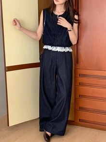 DAZY 女士夏季圆领蕾丝拼接无袖开衫背心配直筒牛仔裤休闲套装 - 深色水洗藍 - 查看 5