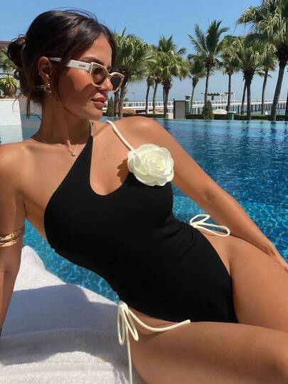 Swim SXY 夏日沙灘女士拼色單肩束腰收褶修身一件式泳裝，配有3D花裝飾